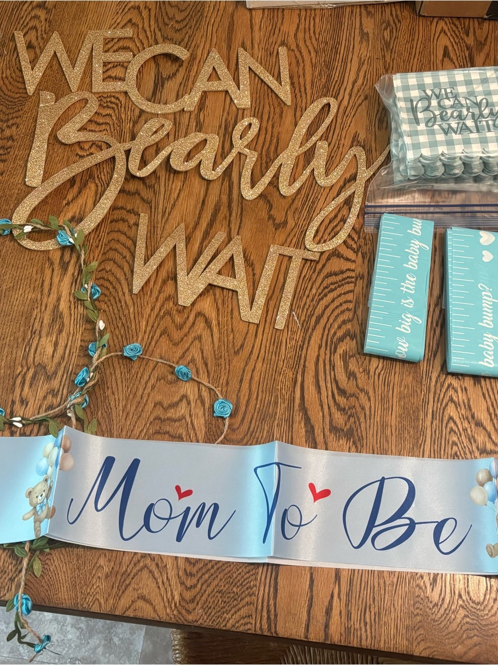 “We Can Bearly Wait” baby shower decorations